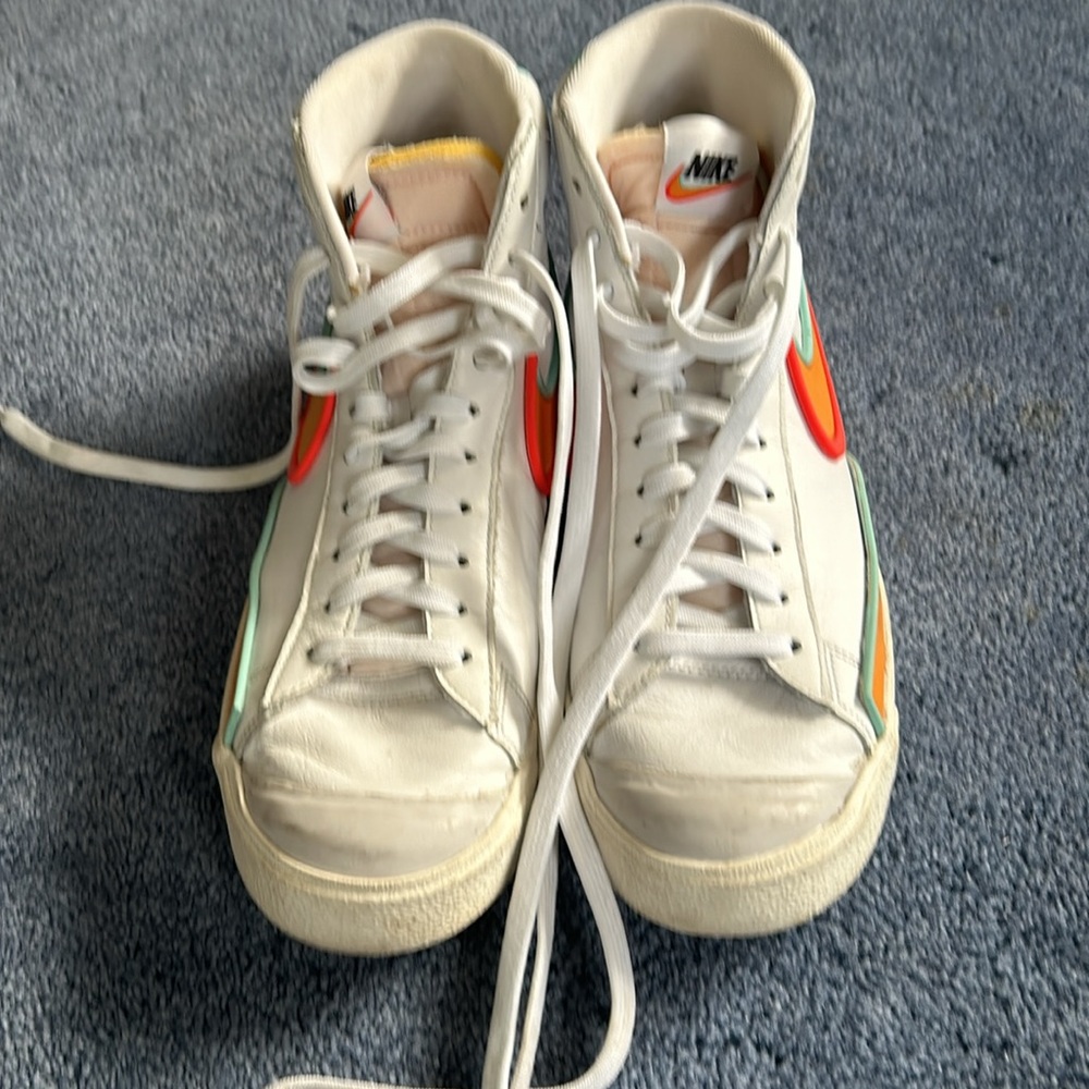 Nike Blazer Mid 77
Infinite Kumquat - orange, blue, red, and white - Picture 6 of 10